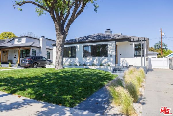 Backyard, Exterior, Facade, Ranch