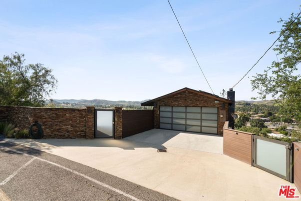 Detached Garage, Exterior