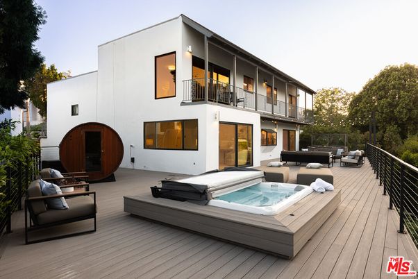 Exterior, Hot Tub, Pool