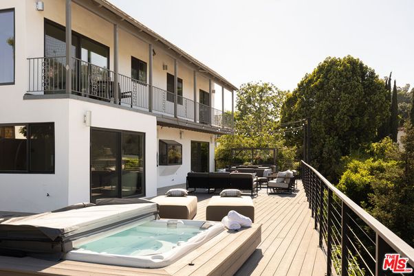 Exterior, Hot Tub