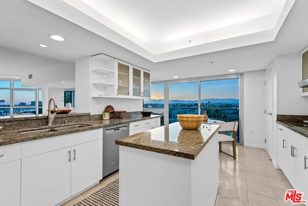 Dining room, Interior, Kitchen, Recessed Lighting, Water