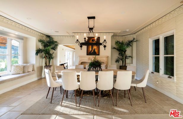 Dining room, Fireplace, Interior, Pendant Lights, Recessed Lighting