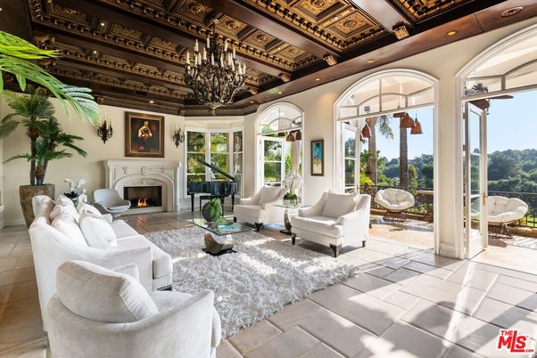 Chandelier, Fireplace, Interior, Living room, Piano, Recessed Lighting