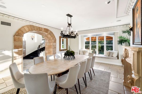 Chandelier, Dining room, Fireplace, Interior, Pendant Lights, Recessed Lighting