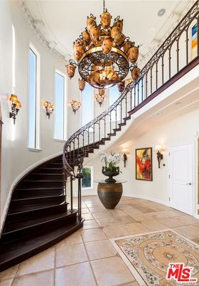 Chandelier, Interior