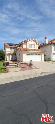 Attached, Exterior, Facade, Mediterranean
