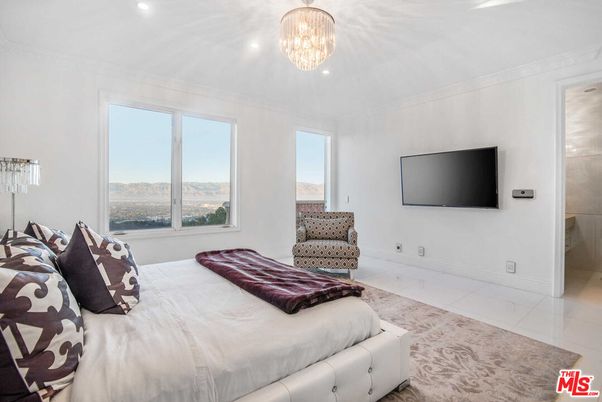 Bedroom, Chandelier, Interior, Recessed Lighting