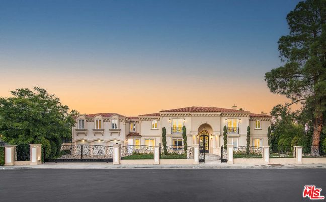 Exterior, Facade, Mediterranean