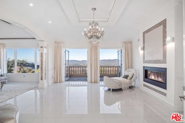 Chandelier, Fireplace, Interior, Recessed Lighting