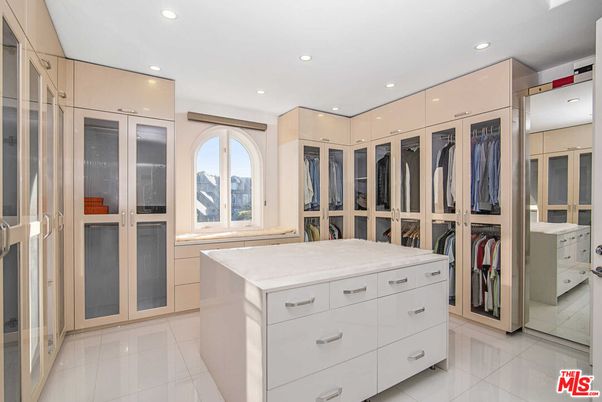 Interior, Recessed Lighting, Walk-in Closets