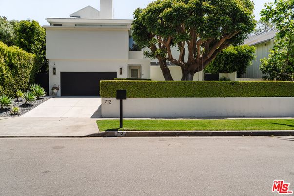 Attached, Exterior, Facade, Modern