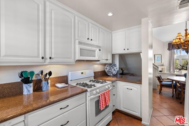 Chandelier, Dining room, Interior, Kitchen, Recessed Lighting