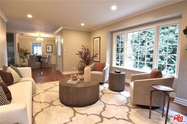 Chandelier, Dining room, Interior, Living room, Recessed Lighting, Wood Texture Flooring