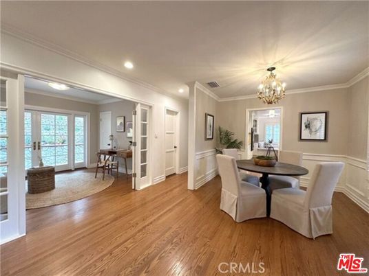 Chandelier, Dining room, Interior, Recessed Lighting, Wood Texture Flooring