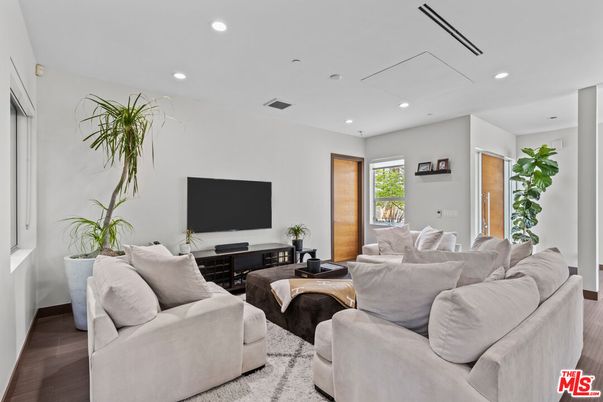 Interior, Living room, Recessed Lighting, Wood Texture Flooring