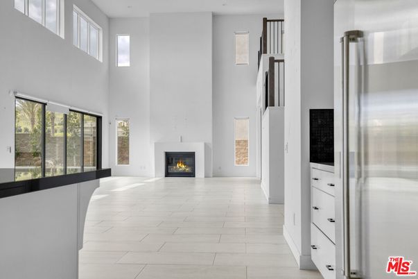 Fireplace, Interior, Recessed Lighting