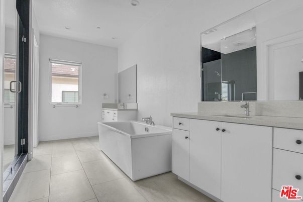 Bathroom, Dual Sink Vanities, Free Standing Baths, Interior, Recessed Lighting