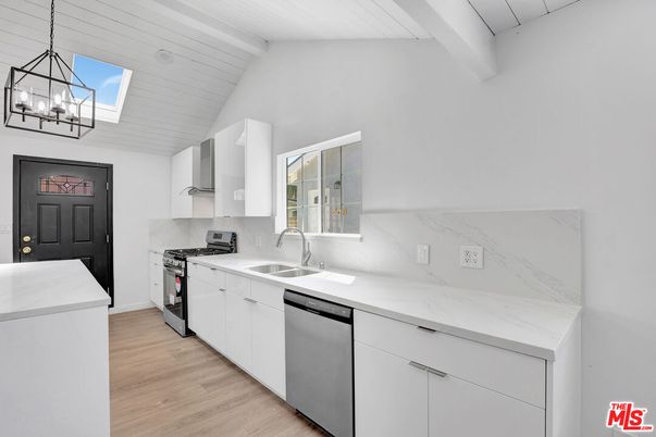 Interior, Kitchen, Pendant Lights, Wood Texture Flooring
