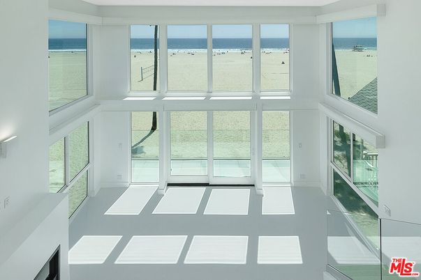 Empty room, Interior, Water