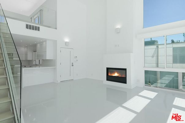 Fireplace, Interior, Kitchen, Recessed Lighting