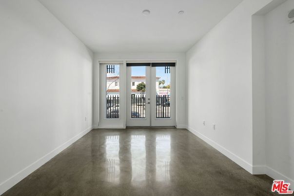 Empty room, Interior