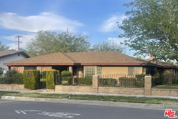 Exterior, Facade, Ranch