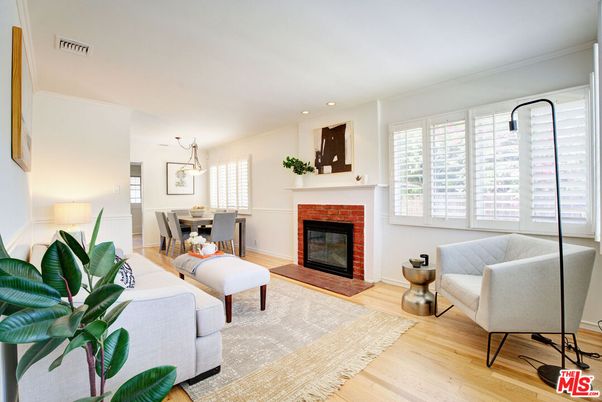 Dining room, Fireplace, Interior, Pendant Lights, Recessed Lighting, Wood Texture Flooring