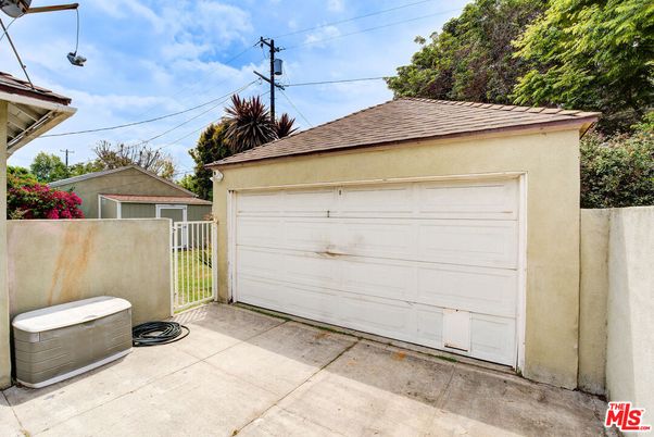 Detached Garage, Exterior