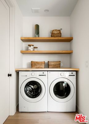 Interior, Washer, Wood Texture Flooring