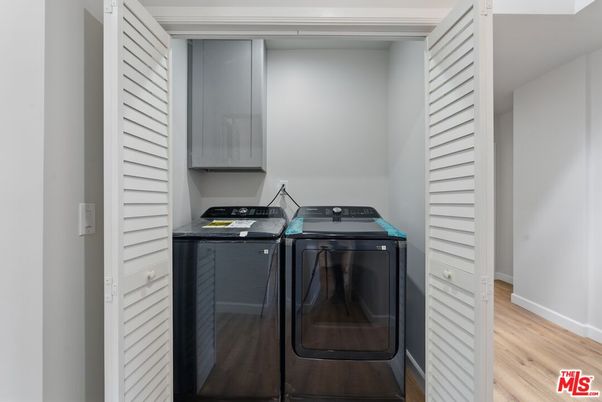 Interior, Utility Closets, Washer, Wood Texture Flooring