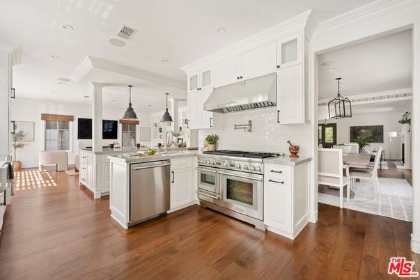 Dining room, Interior, Kitchen, Pendant Lights, Recessed Lighting, Stainless Steel Appliances, Wood Texture Flooring