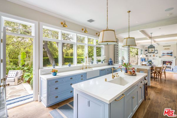 Dining room, Interior, Kitchen, Pendant Lights, Recessed Lighting, Wood Texture Flooring