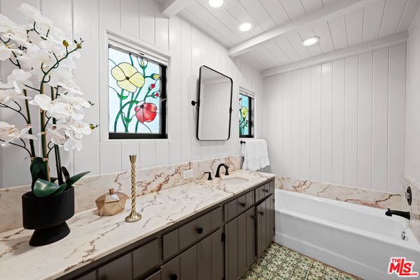 Bathroom, Interior, Recessed Lighting