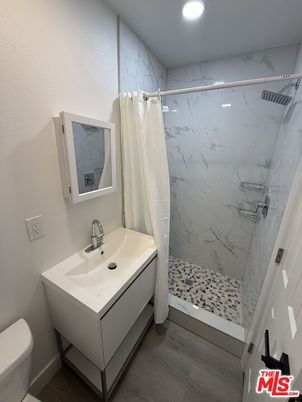 Bathroom, Interior, Marble Walls, Recessed Lighting