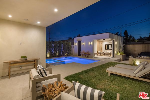 Exterior, Pool, Recessed Lighting