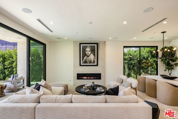 Fireplace, Interior, Living room, Recessed Lighting