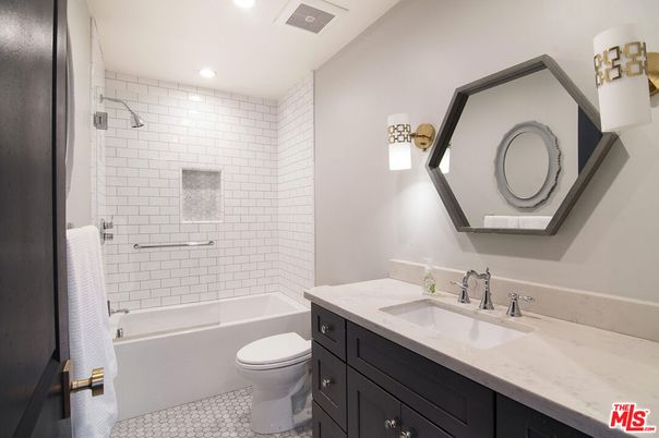 Bathroom, Interior, Recessed Lighting