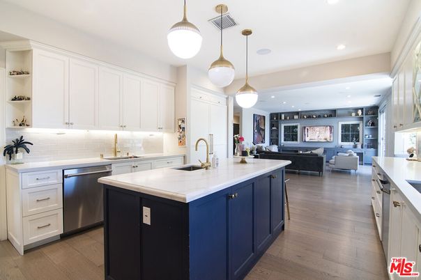 Interior, Kitchen, Living room, Pendant Lights, Recessed Lighting, Stainless Steel Appliances, Wood Texture Flooring