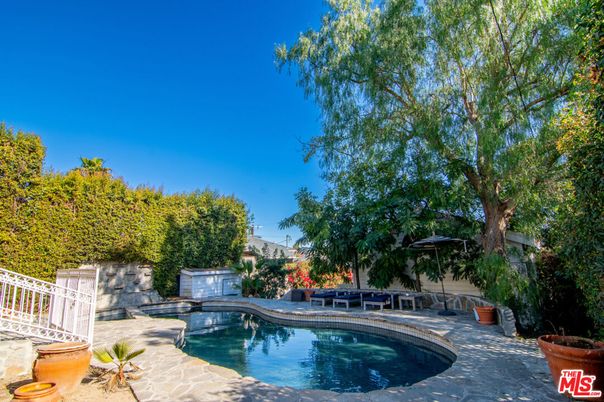 Exterior, Pool
