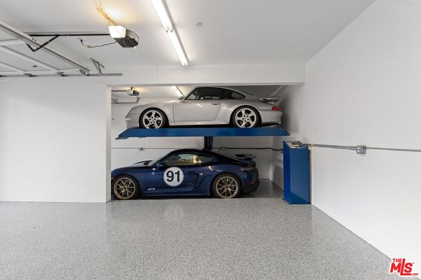 Garage, Interior
