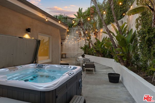 Exterior, Hot Tub