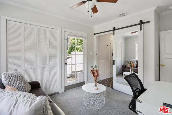 Home Office, Interior