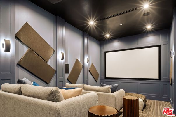 Interior, Projection Screen, Recessed Lighting, Theatre Room