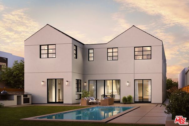 Exterior, Facade, Pool, Modern