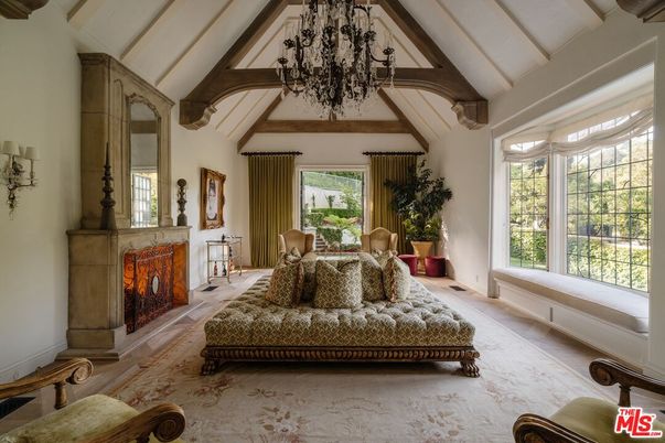 Chandelier, Fireplace, Interior, Wood Texture Flooring