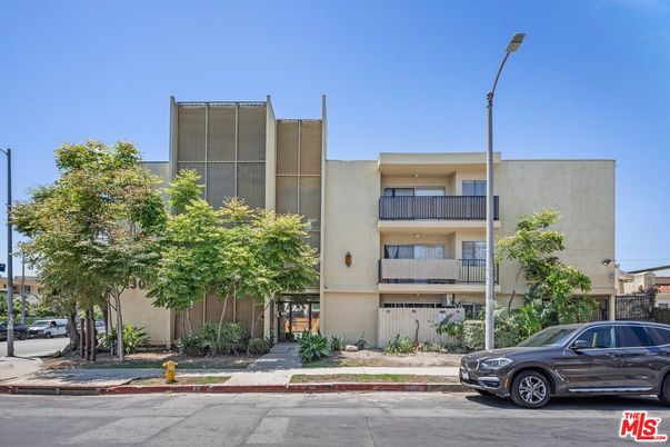 Exterior, Facade, Condo Building