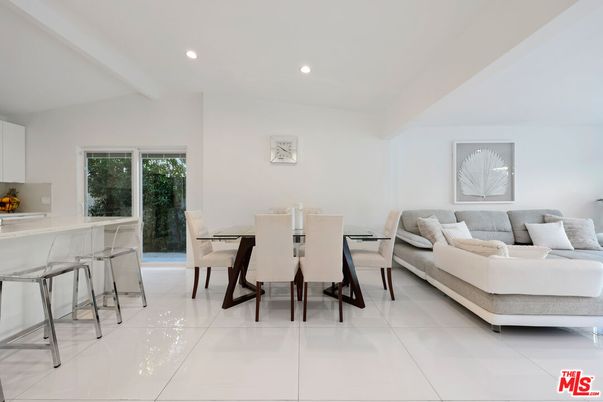 Dining room, Interior, Recessed Lighting