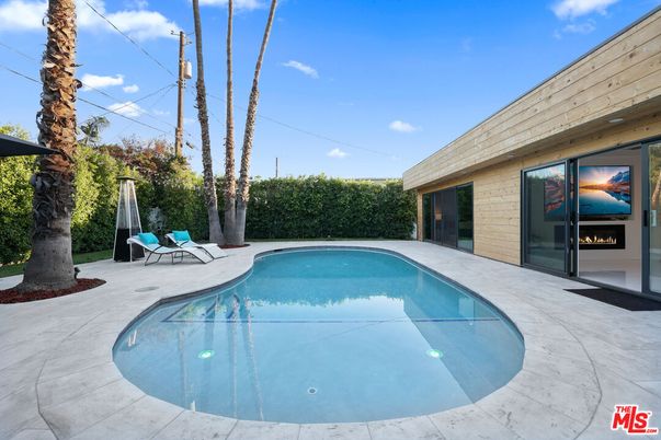 Exterior, Pool