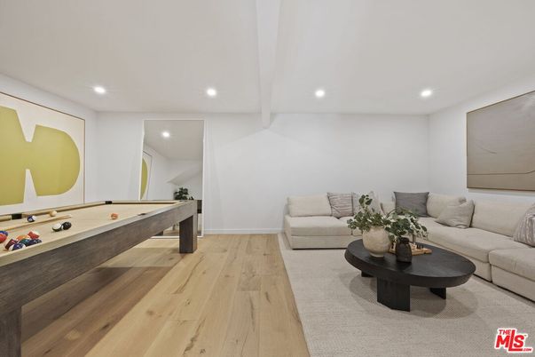 Billiard Table, Game Room, Interior, Living room, Recessed Lighting, Wood Texture Flooring