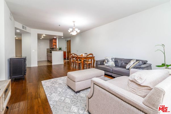 Chandelier, Dining room, Interior, Kitchen, Living room, Recessed Lighting, Wood Texture Flooring